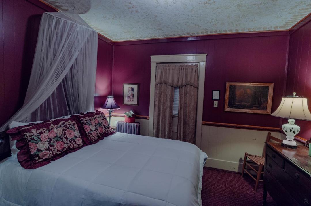 Photo of Bedroom in Red Boiling Springs