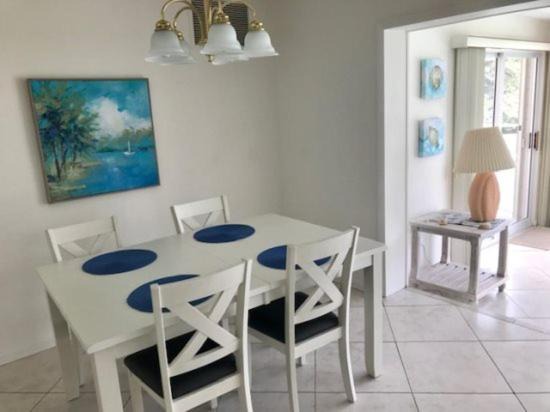 Photo of Livingroom in Yacht Club