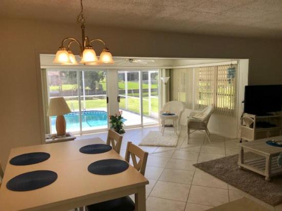 Photo of Livingroom in Yacht Club