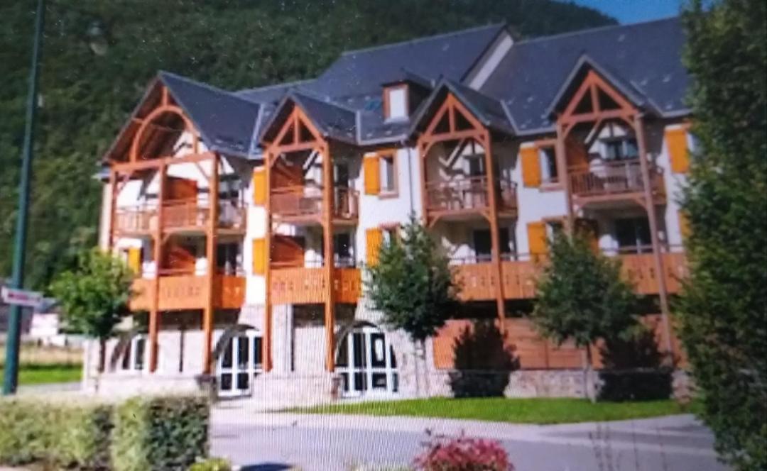 Photo of Buildings in Saint-Mamet