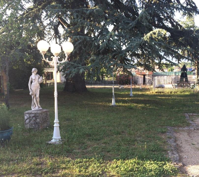 Photo of Others in Laroque