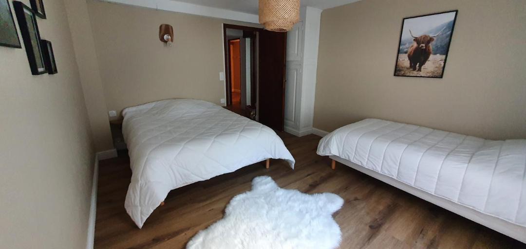Photo of Bedroom in Sarrancolin