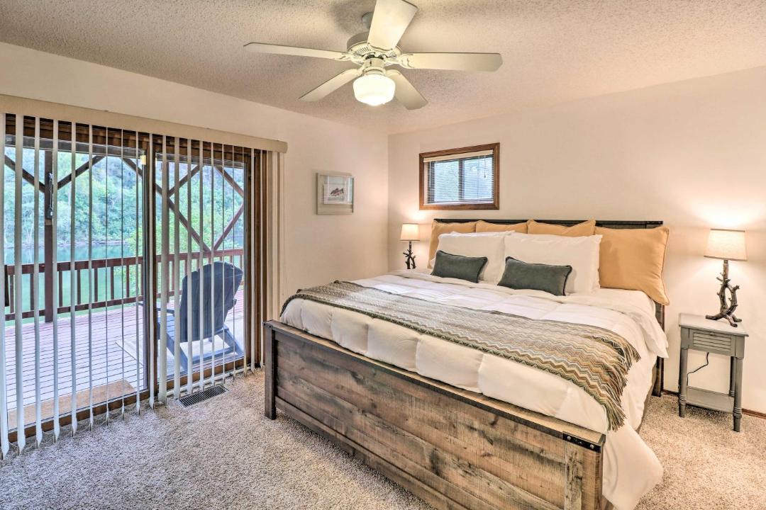 Photo of Bedroom in Lone Rock