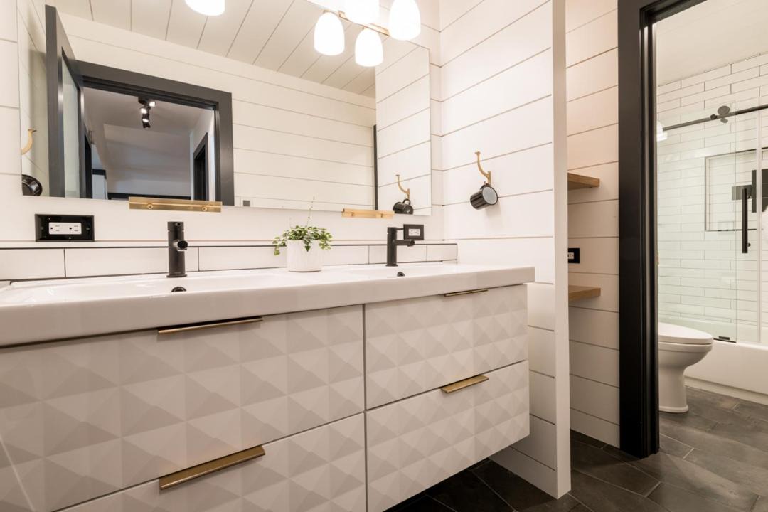 Photo of Bathroom in Elkhorn Village