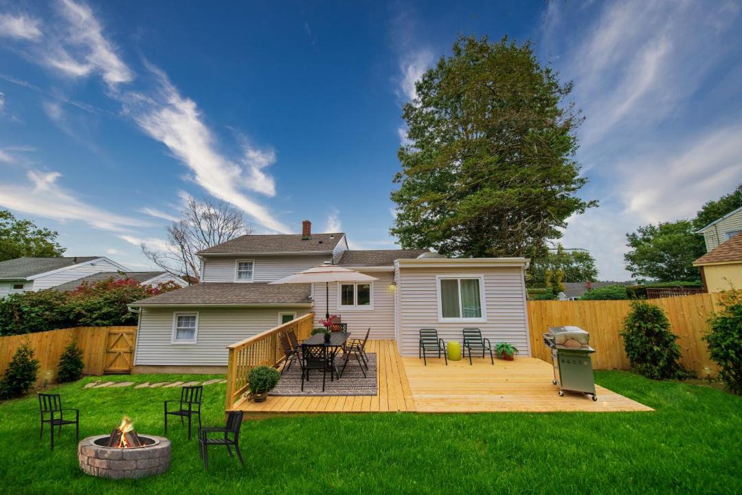 Photo of Buildings in Cove - East Side - Shippan