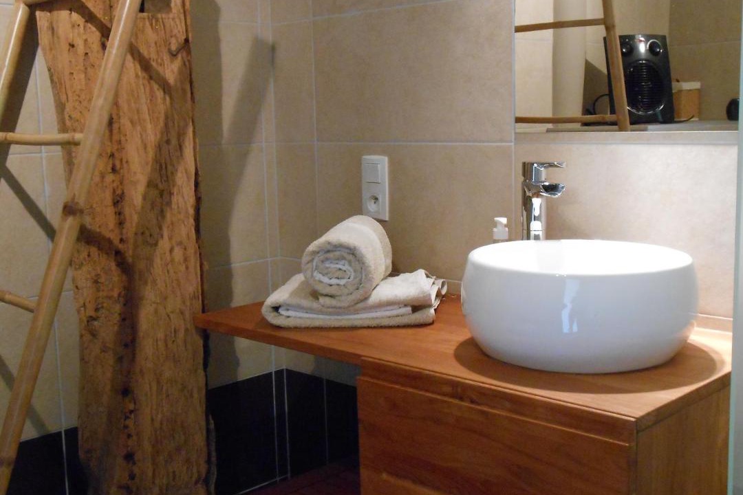 Photo of Bathroom in Geney