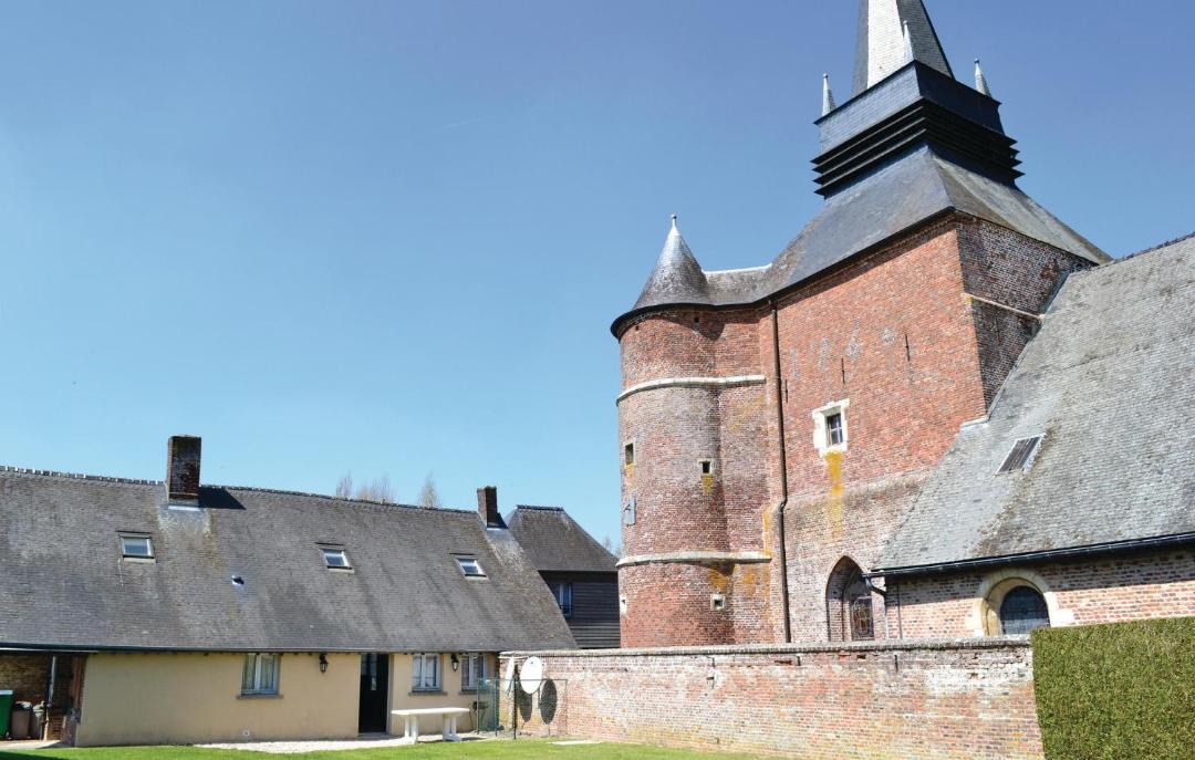 Photo of Buildings in Parfondeval