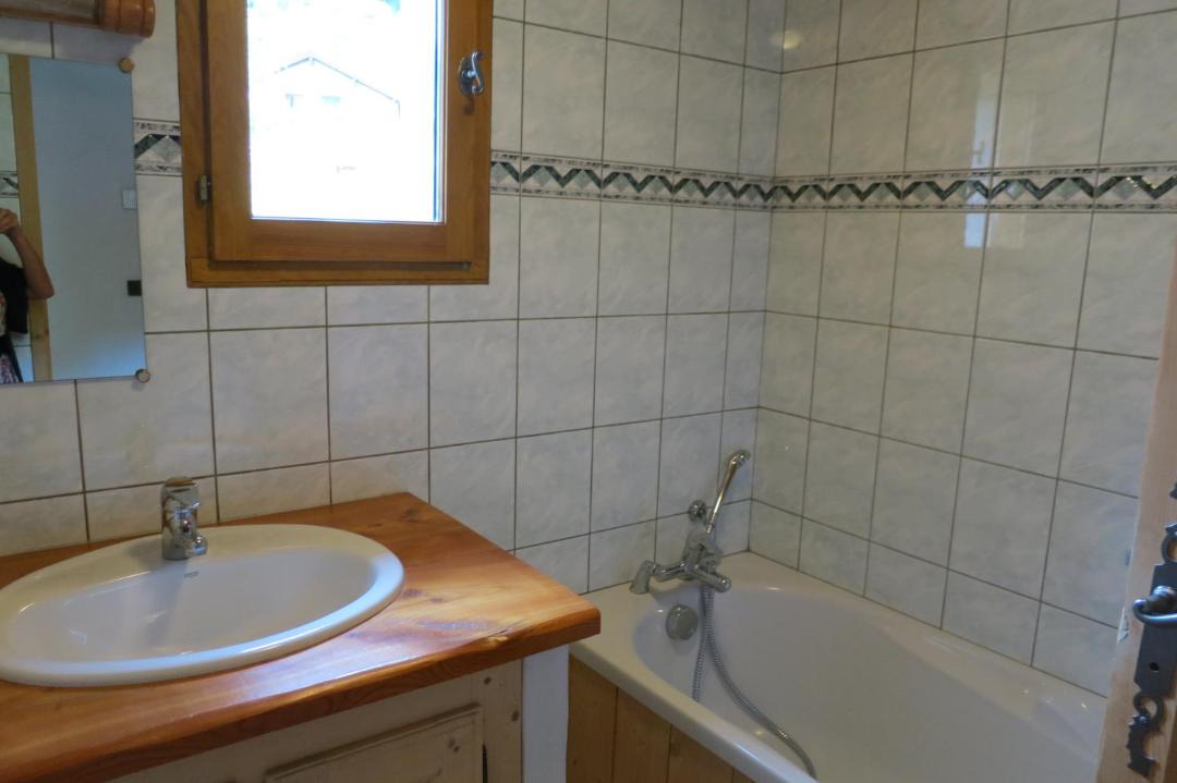 Photo of Bathroom in Nancroit
