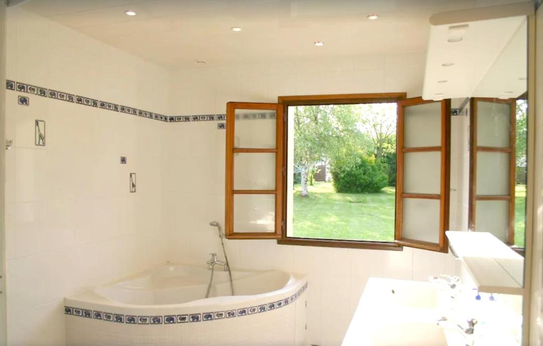 Photo of Bathroom in Saint-Josse