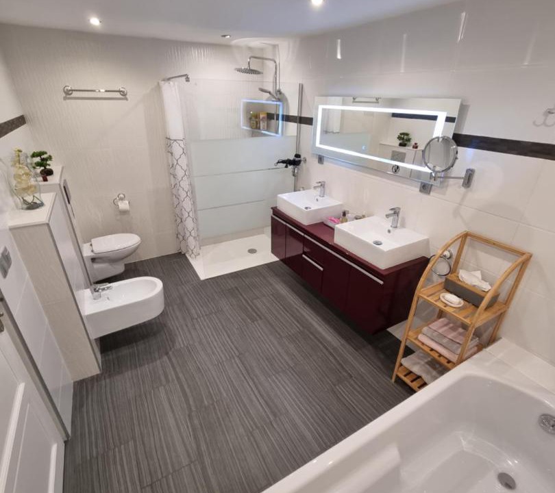 Photo of Others in Cabris