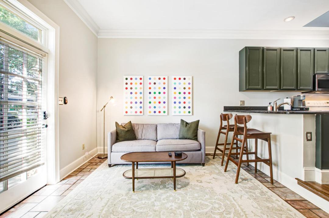 Photo of Livingroom in Historic District - North