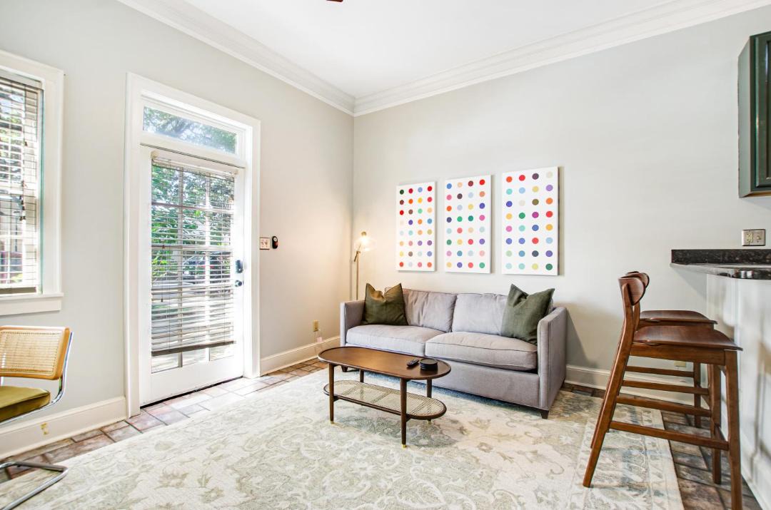 Photo of Livingroom in Historic District - North