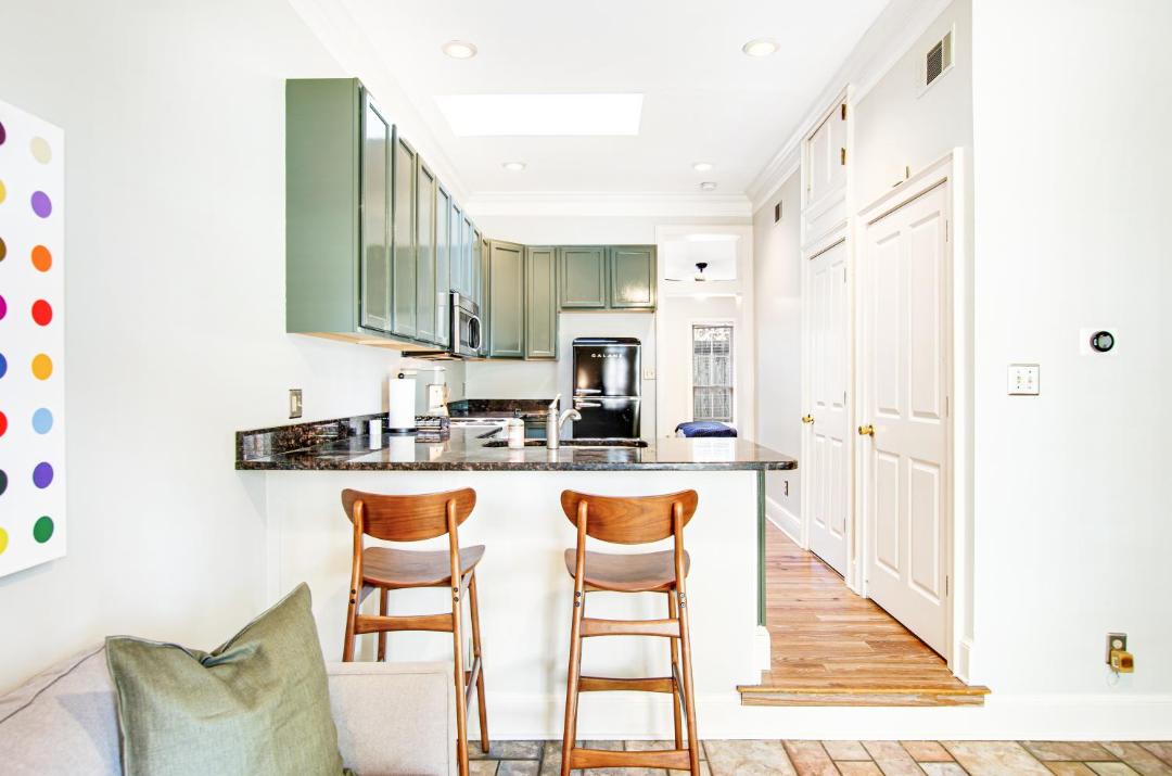 Photo of Livingroom in Historic District - North