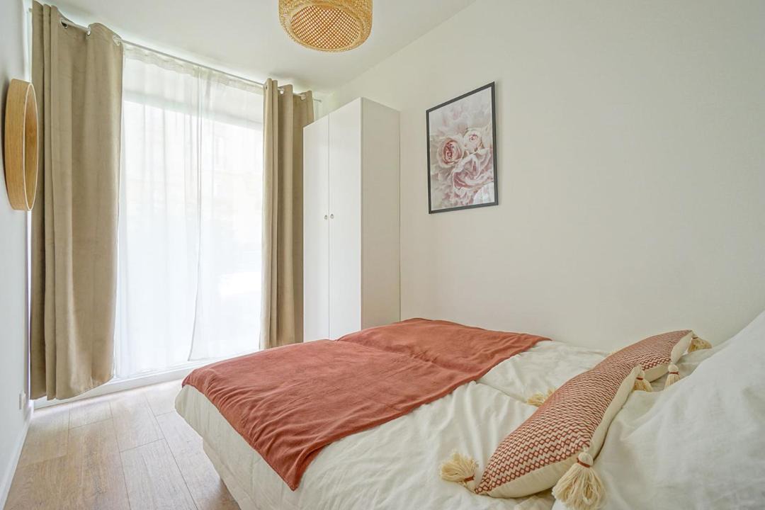Photo of Bedroom in Saint-Lambert