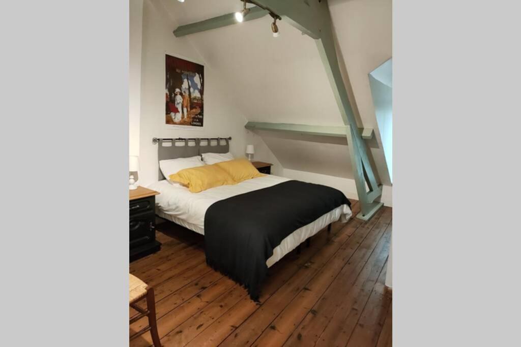 Photo of Bedroom in Montreuil-sur-Mer
