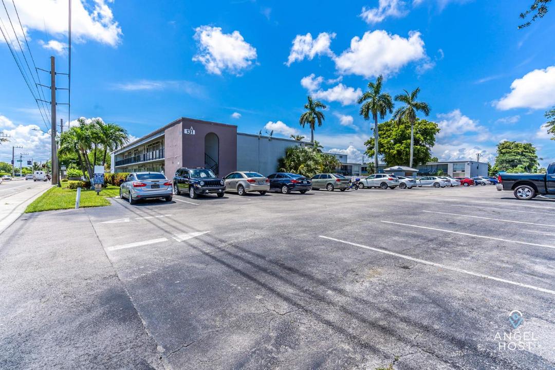 Photo of Buildings in Oakland Park