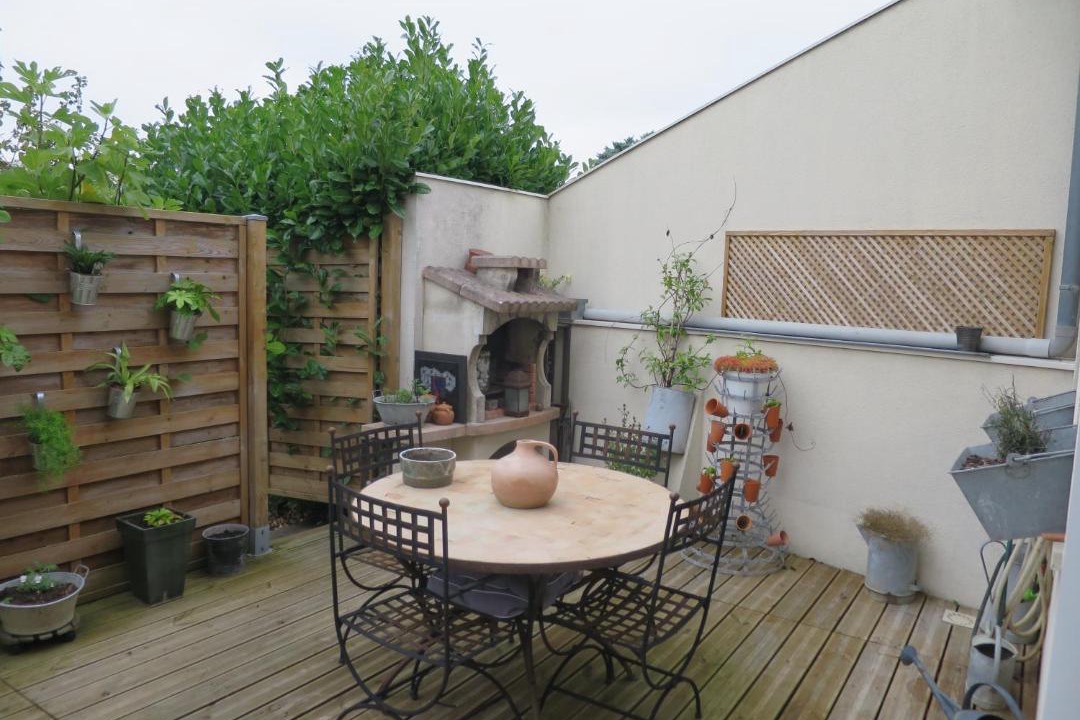 Photo of Others in Leves