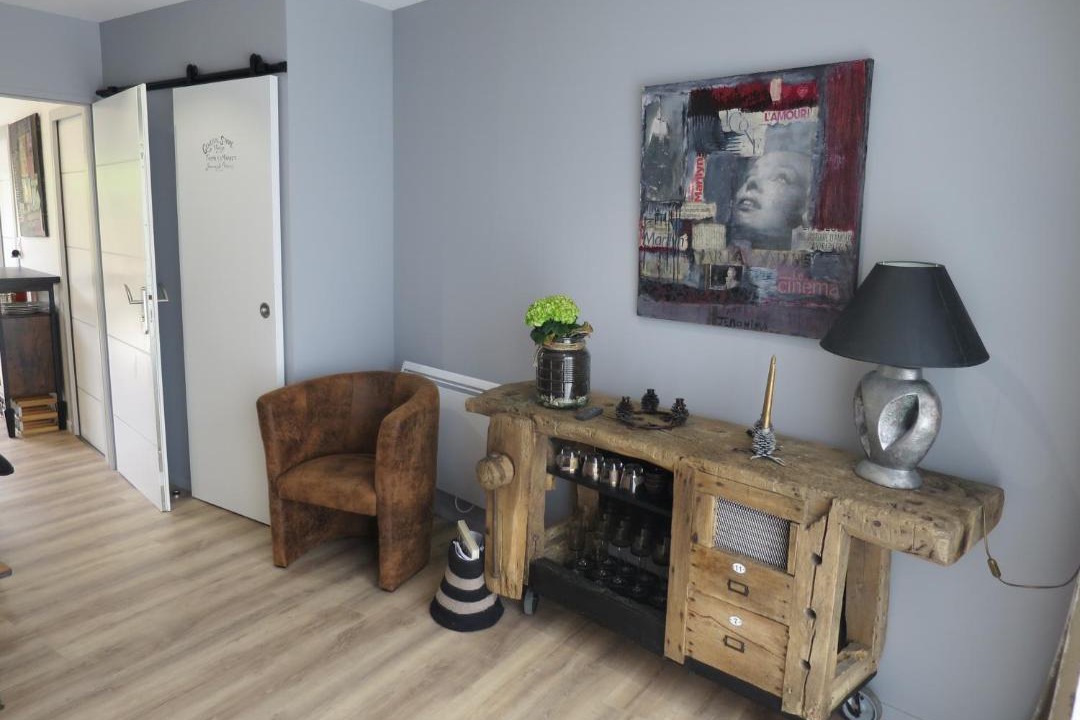 Photo of Others in Leves