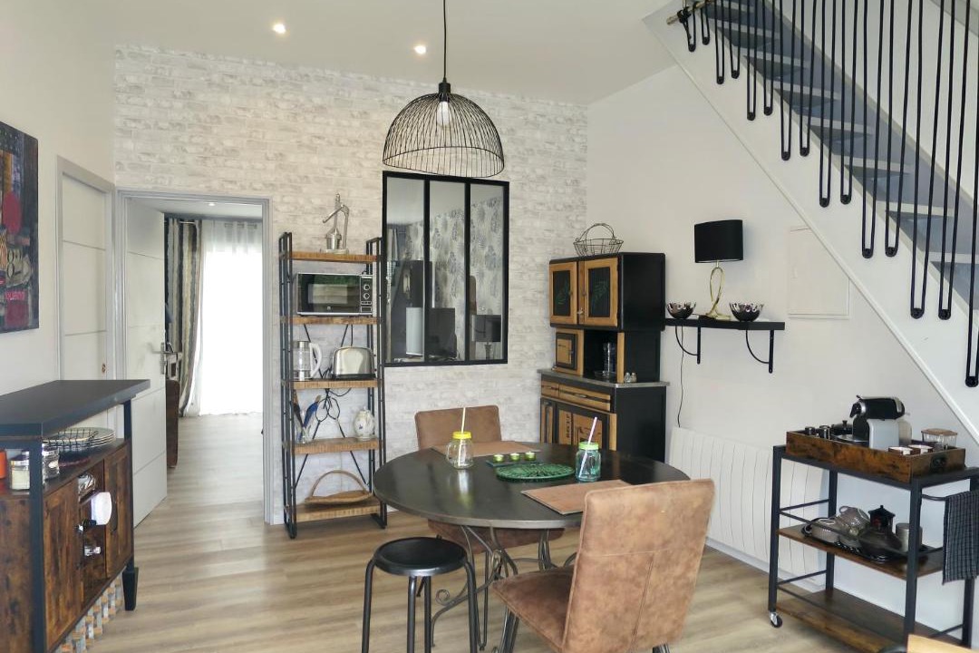 Photo of Others in Leves