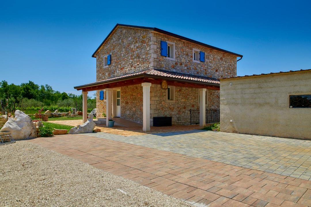 Photo of Others in Stifanici