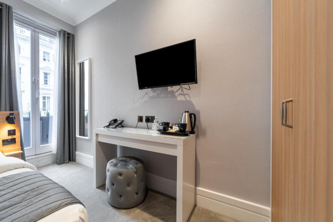 Photo of Others in South Kensington