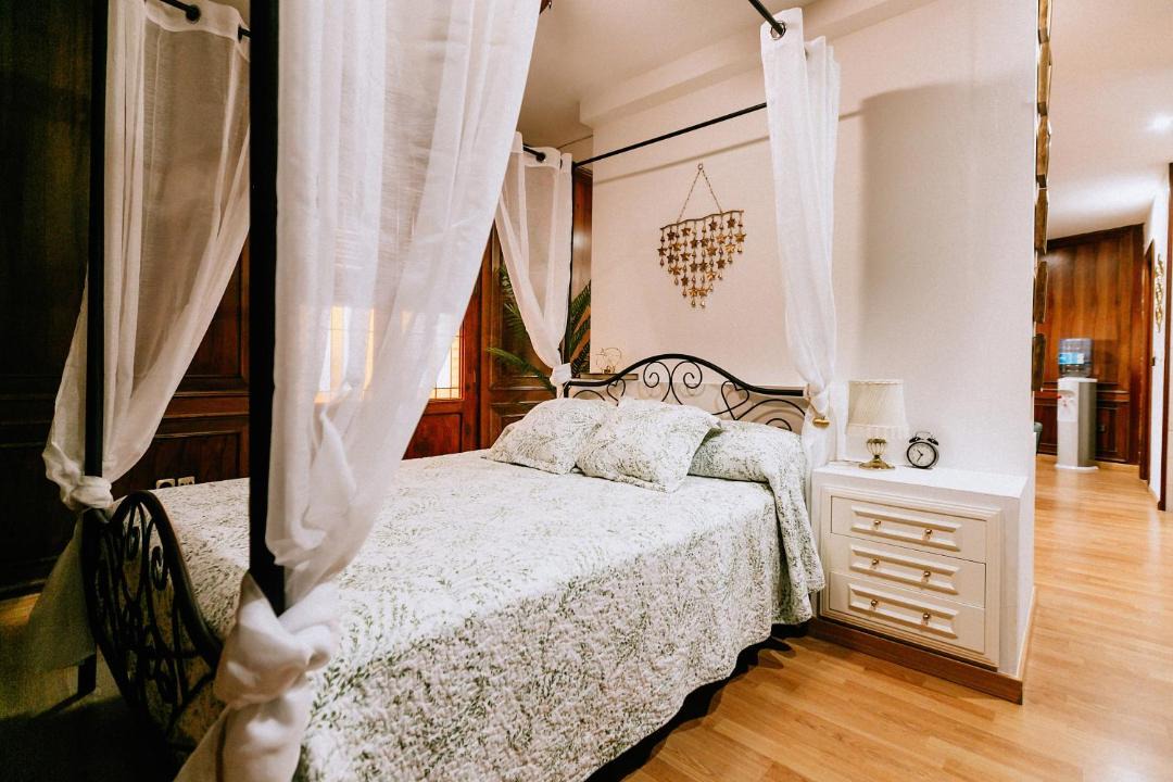 Photo of Bedroom in Alujan