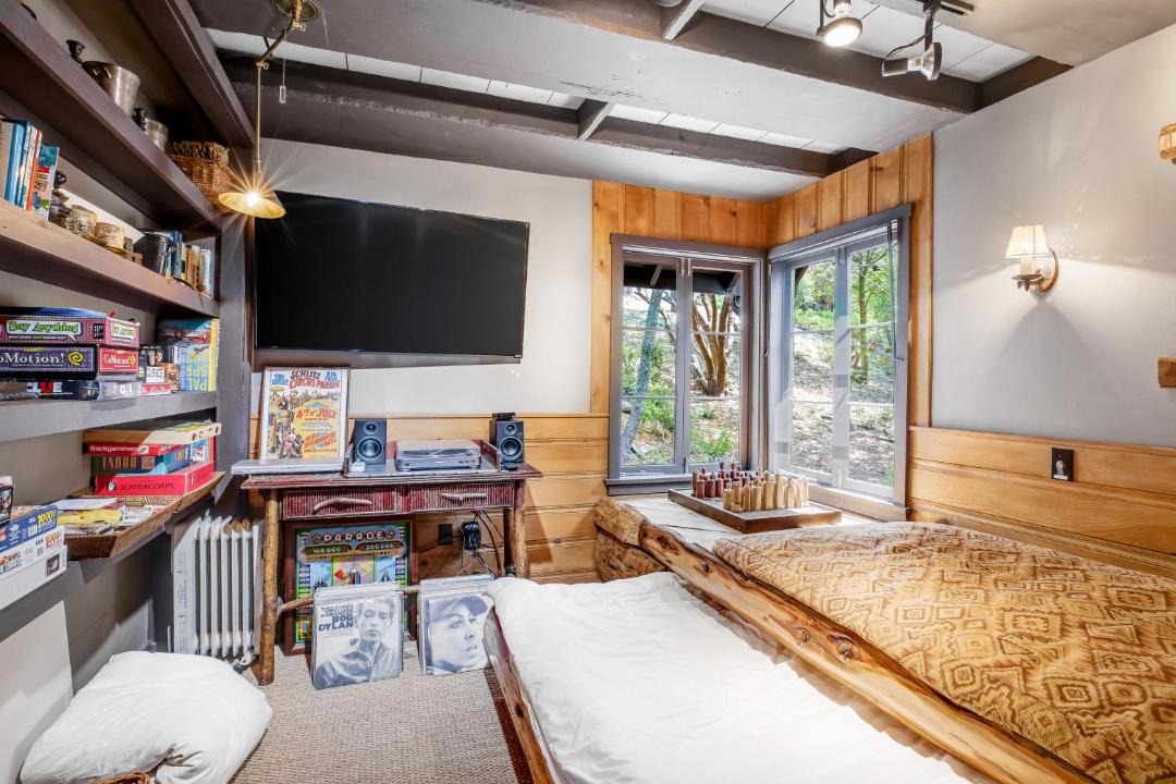 Photo of Bedroom in Idyllwild