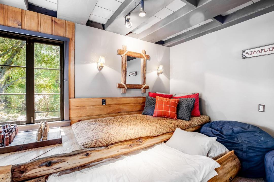 Photo of Bedroom in Idyllwild
