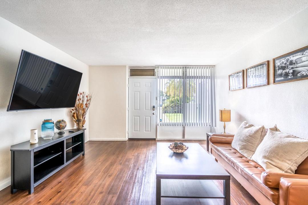 Photo of Livingroom in Oakland Park