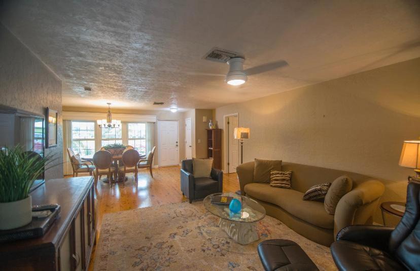 Photo of Livingroom in Sarasota Springs