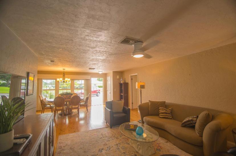 Photo of Livingroom in Sarasota Springs