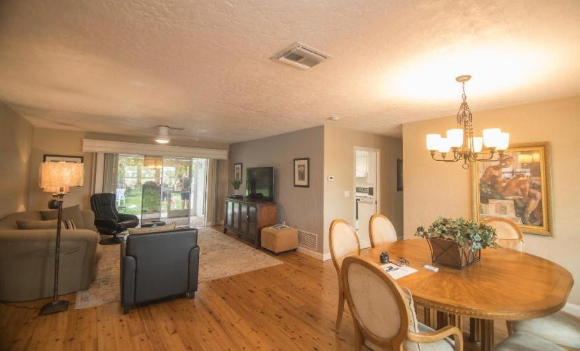 Photo of Livingroom in Sarasota Springs