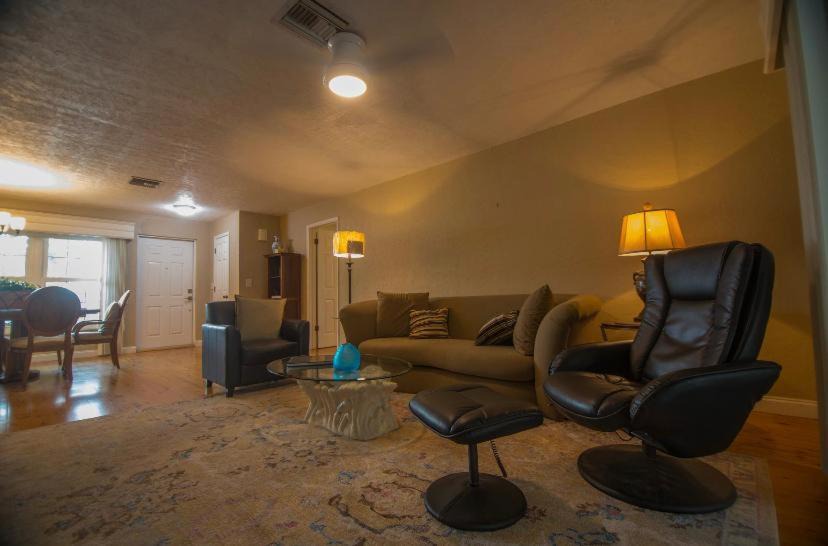 Photo of Livingroom in Sarasota Springs