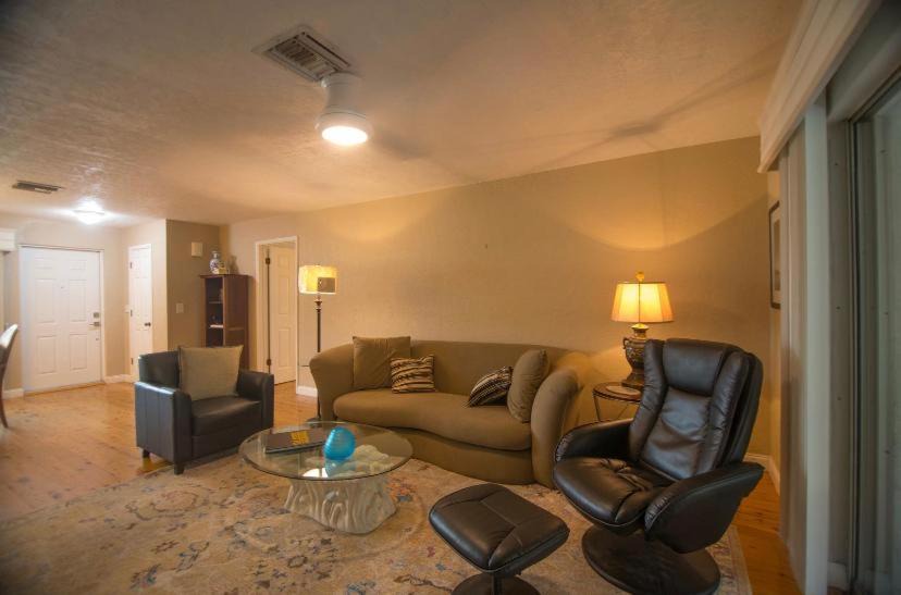 Photo of Livingroom in Sarasota Springs