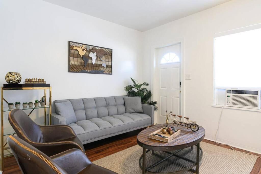 Photo of Livingroom in Downtown Hollywood