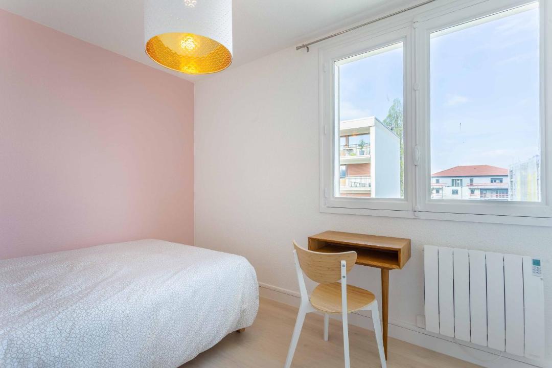 Photo of Bedroom in Bourgoin-Jallieu