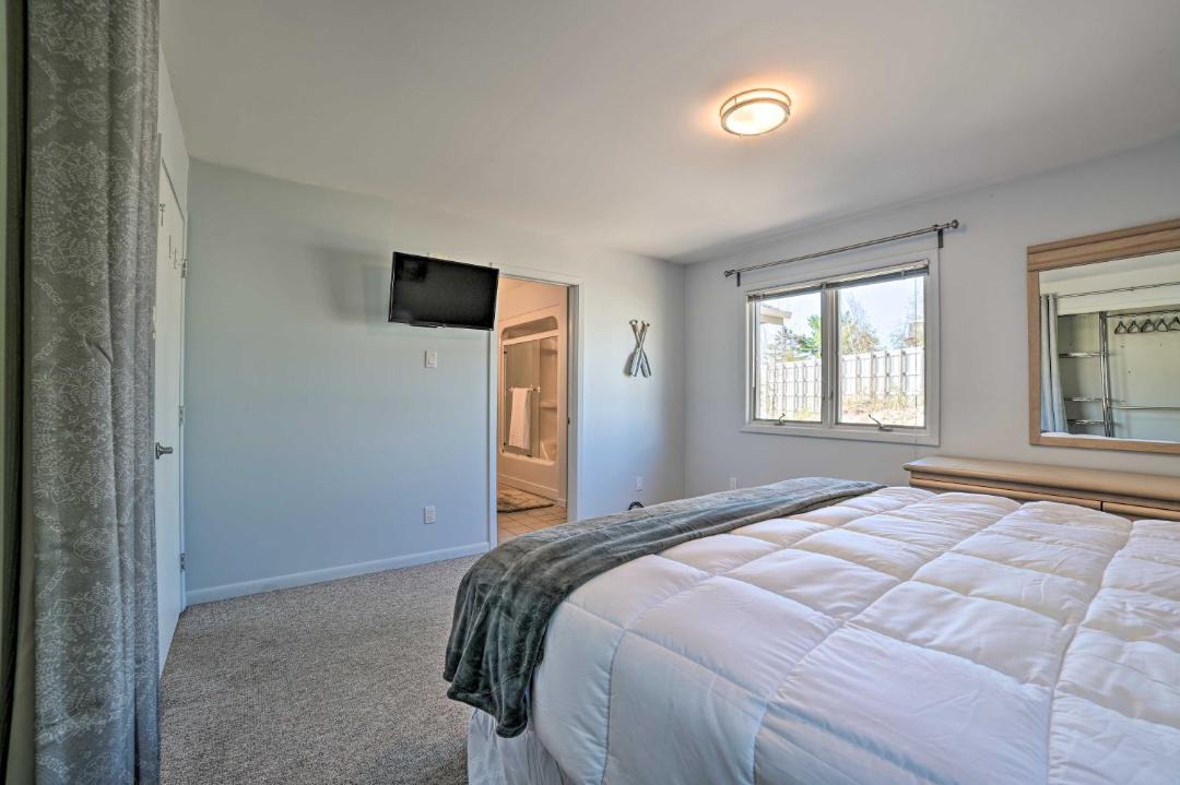 Photo of Bedroom in De Tour Village