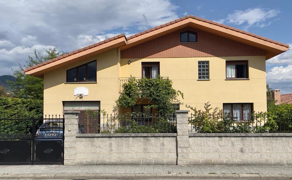 Photo of Buildings in Villasana de Mena