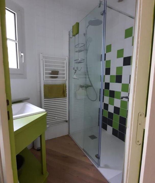 Photo of Bathroom in Descartes