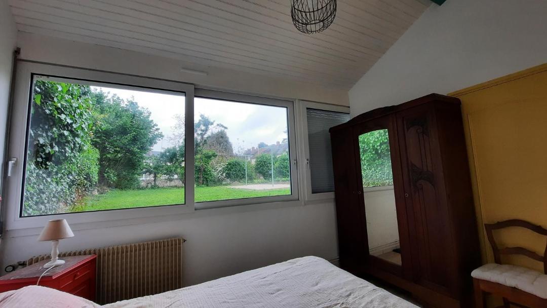 Photo of Others in Descartes