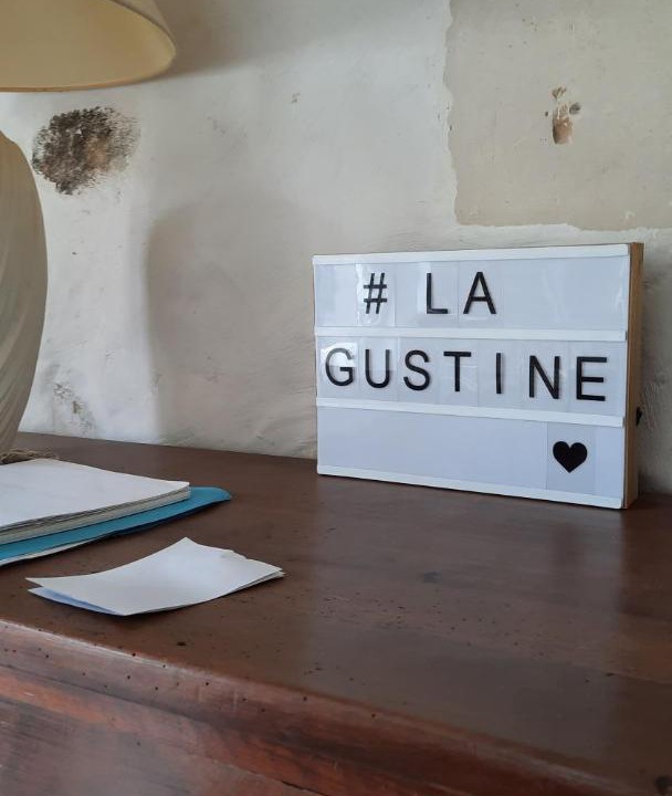 Photo of Others in Descartes