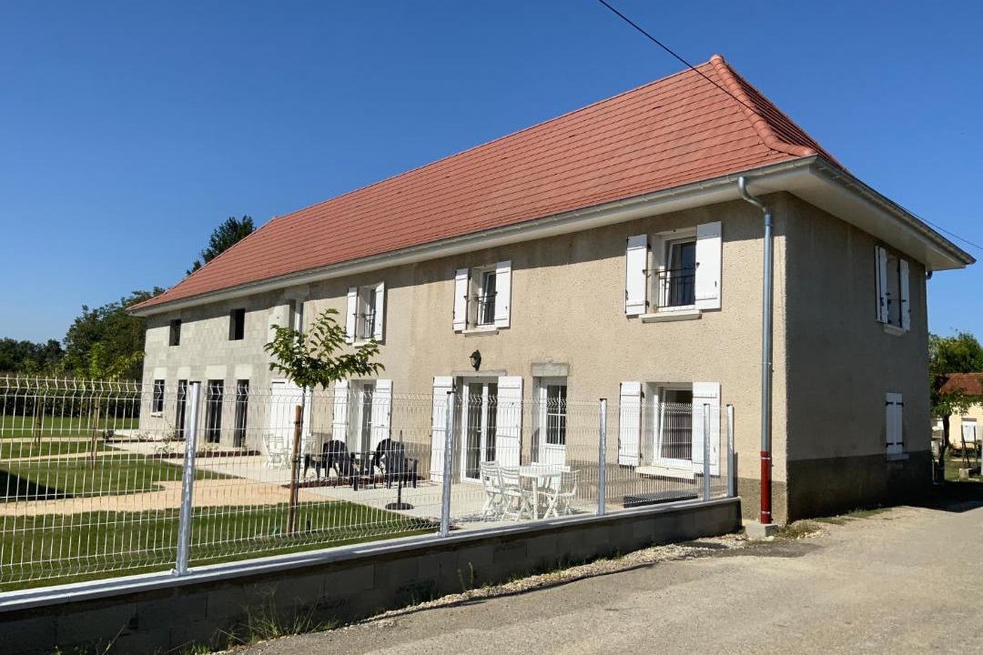 Photo of Others in Pressins