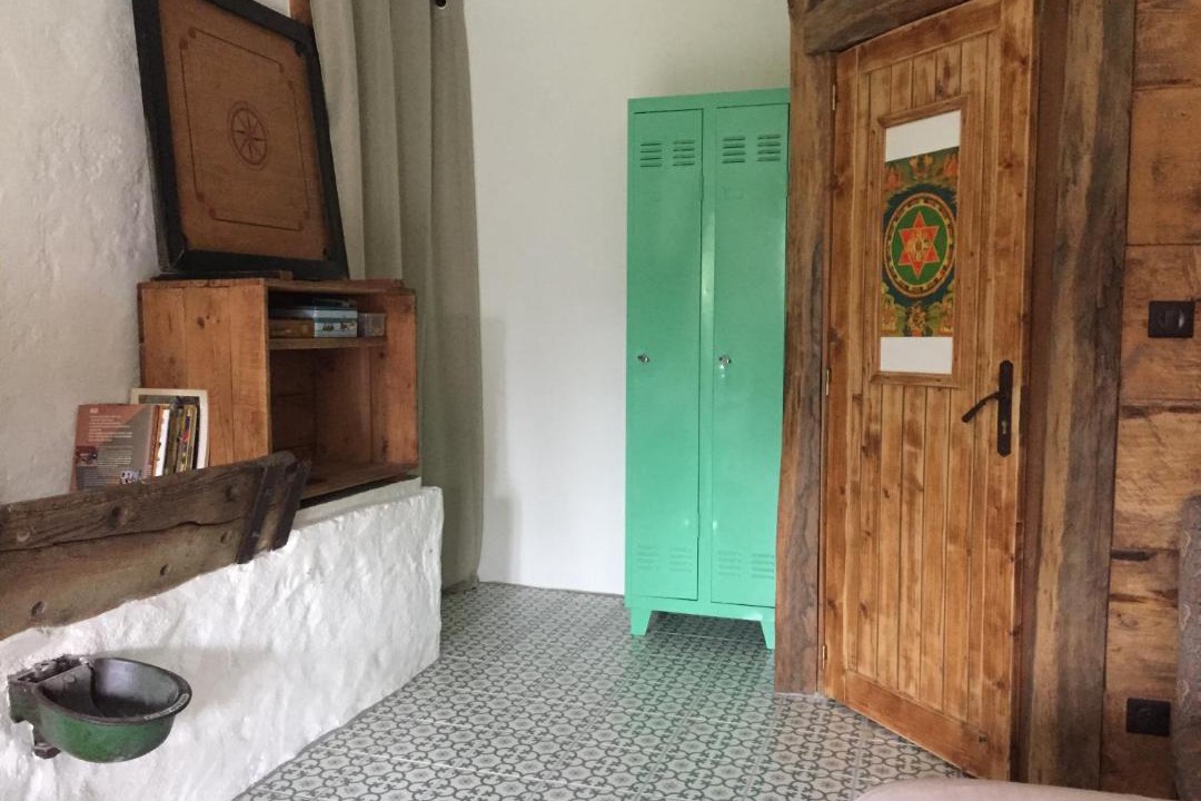 Photo of Others in Ayn