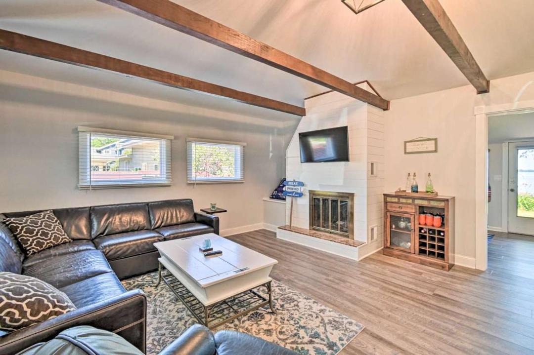 Photo of Livingroom in Stoughton