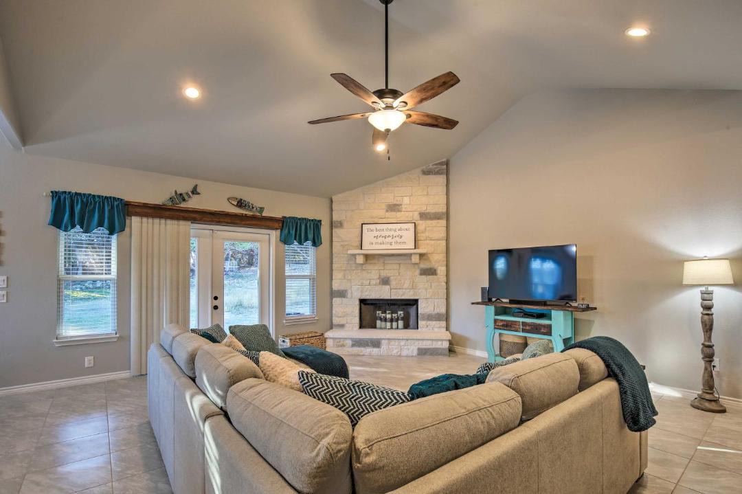 Photo of Livingroom in Canyon Lake