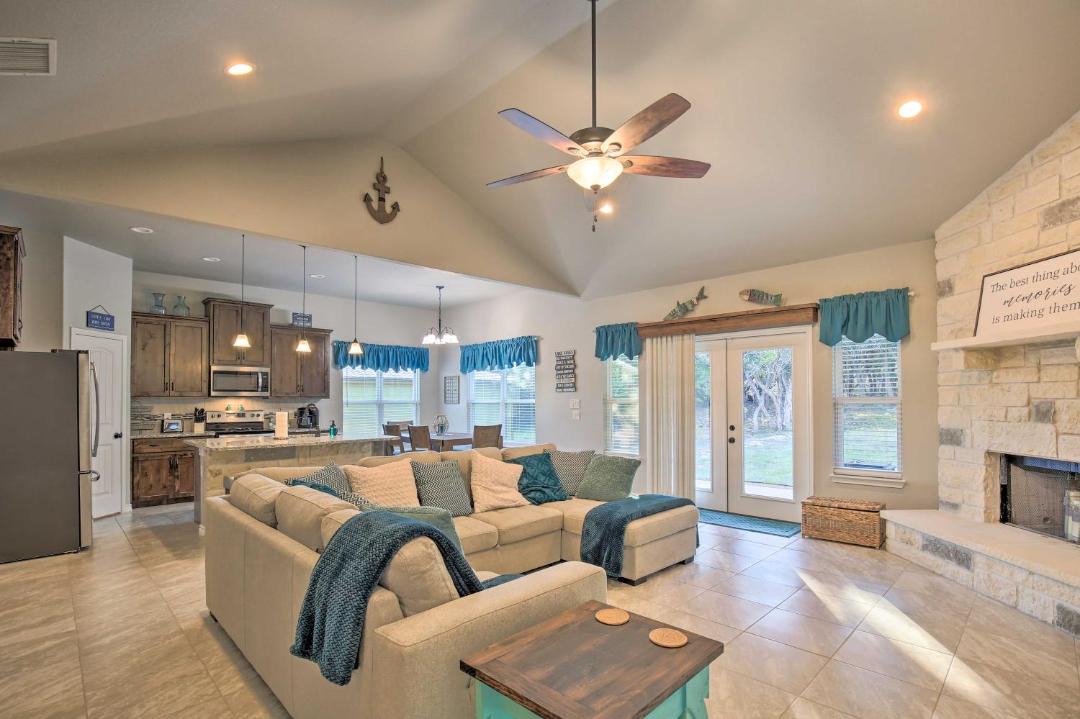 Photo of Livingroom in Canyon Lake