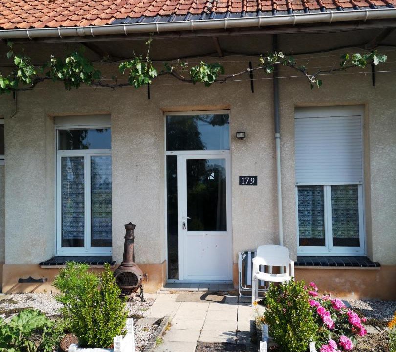 Photo of Buildings in Hornaing