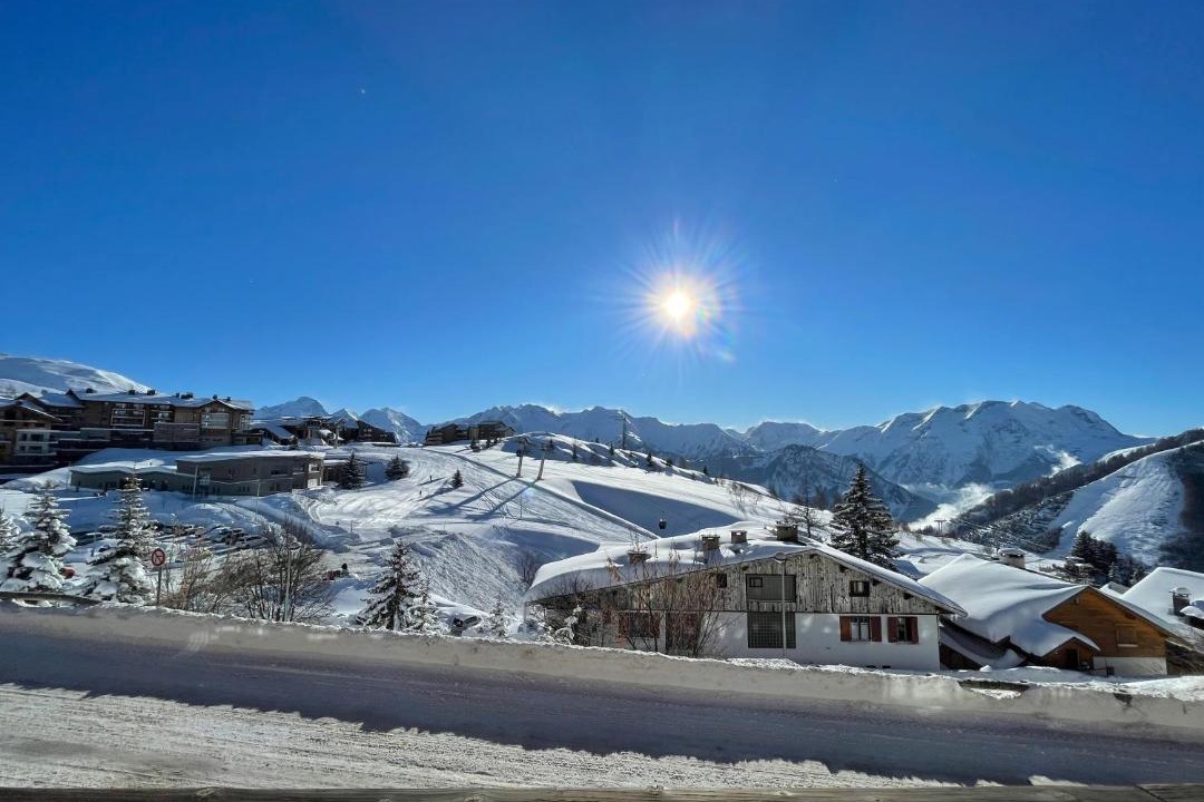 Photo of Buildings in Jeux