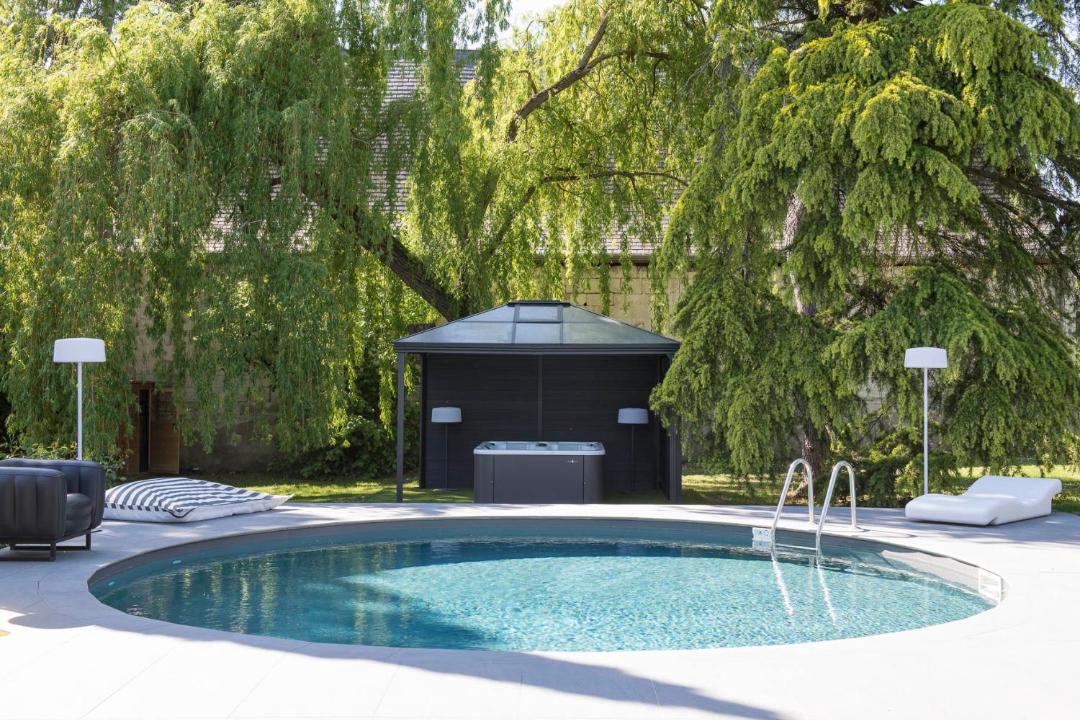 Photo of Others in Vivy