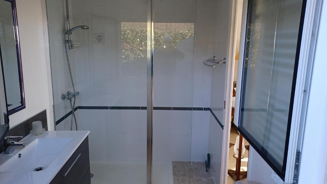 Photo of Bathroom in Groix